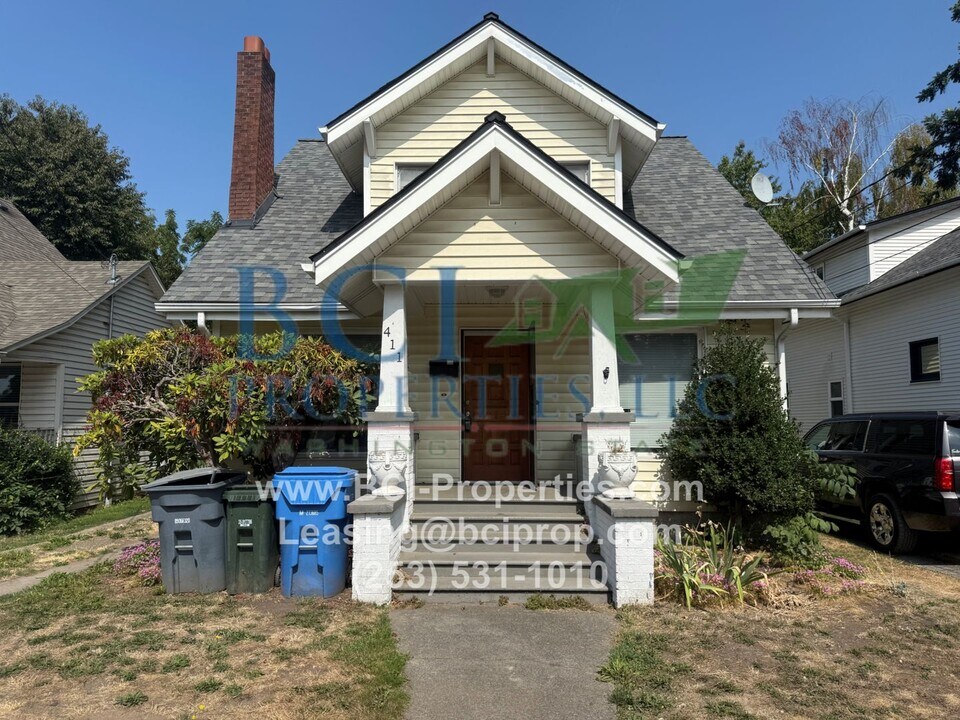 411 5th Ave NW in Puyallup, WA - Building Photo