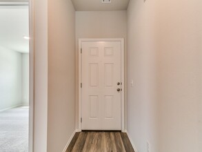 921 Buffalo Ln in Mustang, OK - Foto de edificio - Building Photo