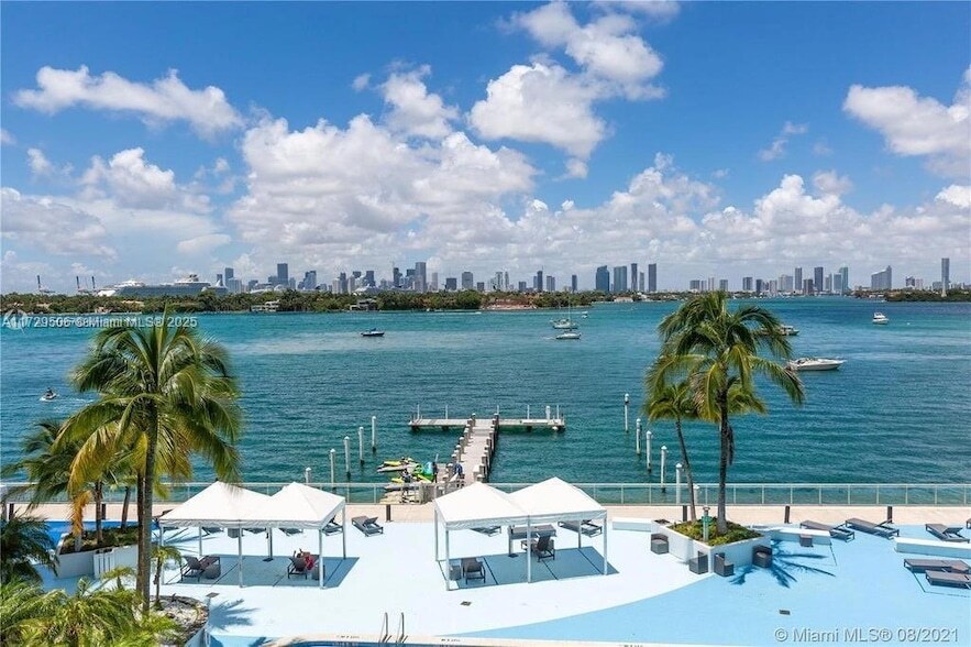 1000 West Ave, Unit 503 in Miami Beach, FL - Building Photo