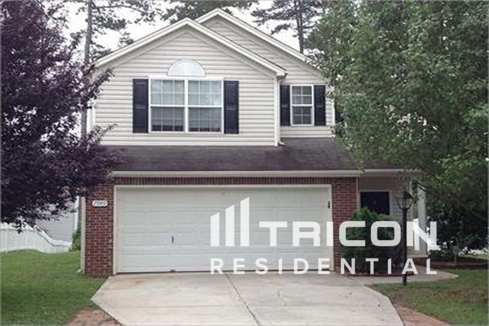 7949 Bristle Ln in Charlotte, NC - Building Photo
