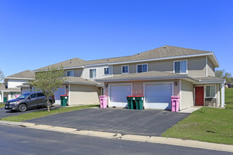 Dakota Townhomes in Rochester, MN - Building Photo - Building Photo