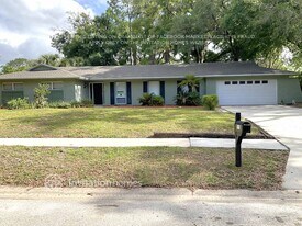 111 Fox Valley Ct in Longwood, FL - Building Photo