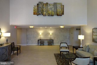 801 S Pitt St-Unit -427 in Alexandria, VA - Building Photo - Building Photo