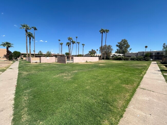 2408 W Campbell Ave in Phoenix, AZ - Building Photo - Building Photo