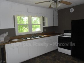 805 Centeroak Dr in Knoxville, TN - Building Photo - Building Photo