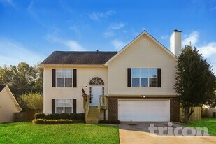 125 Shenandoah Dr in Winder, GA - Building Photo