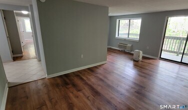 126 Triangle St in Danbury, CT - Building Photo - Building Photo