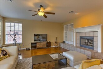 10644 Bramblecrest Dr in Austin, TX - Foto de edificio - Building Photo