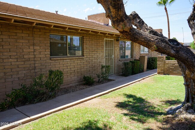 property at 2725 S Rural Rd