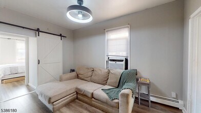 277 2nd Ave W in Newark, NJ - Building Photo - Building Photo