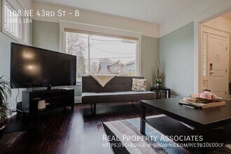 108 NE 43rd St in Seattle, WA - Building Photo - Building Photo