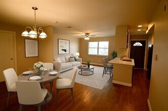 2625 Fairbrook St in Irving, TX - Building Photo - Building Photo