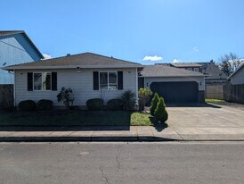 549 Nicholas Dr in Springfield, OR - Building Photo