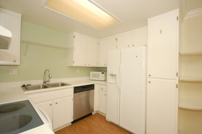 215 Woodland Pkwy in San Marcos, CA - Building Photo - Building Photo