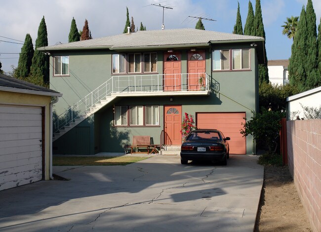 127 N Cedar Ave in Inglewood, CA - Foto de edificio - Building Photo