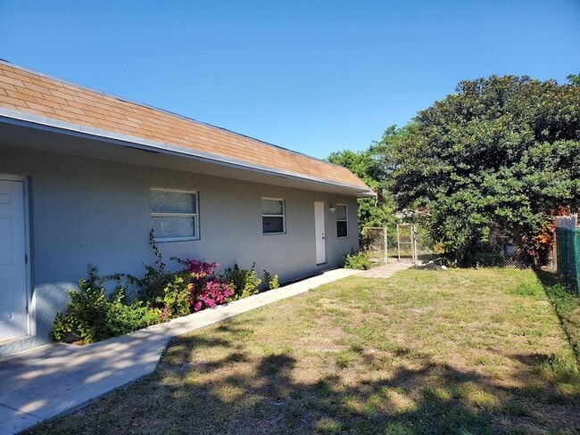 743 S Swinton Ave in Delray Beach, FL - Foto de edificio - Building Photo