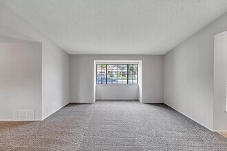 42350 Encanto Way in Quartz Hill, CA - Building Photo - Building Photo