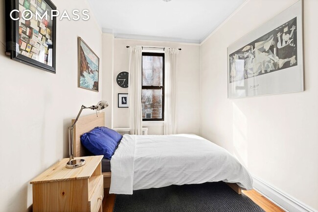 63 W 107th St, Unit 33 in New York, NY - Building Photo - Building Photo