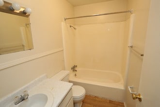 Camelot Apartments and Townhomes in Pine Bluff, AR - Foto de edificio - Interior Photo
