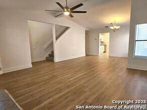 6910 Country Elm in San Antonio, TX - Building Photo - Building Photo