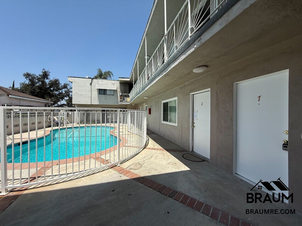 6336 Tujunga Ave in Los Angeles, CA - Building Photo