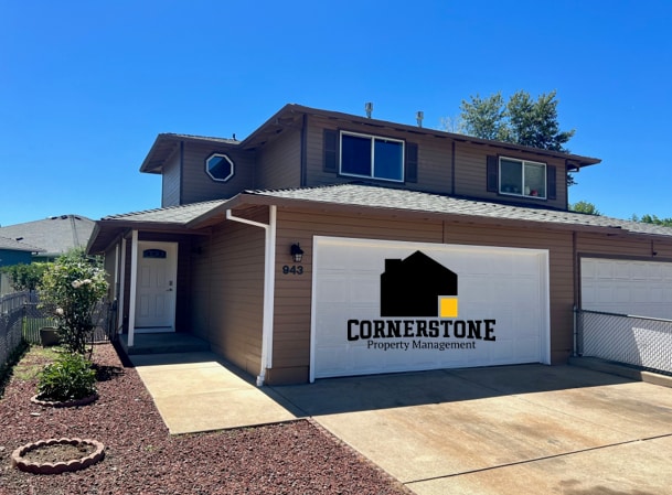 property at 943 Glengrove Ave