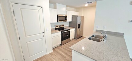 9455 Calm Strm Ave in Las Vegas, NV - Building Photo - Building Photo