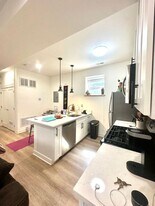 1644 W Cermak Rd in Chicago, IL - Building Photo