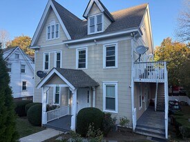 211 Knickerbocker Ave in Stamford, CT - Building Photo