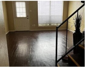 10500 Lake June Rd in Dallas, TX - Building Photo - Building Photo