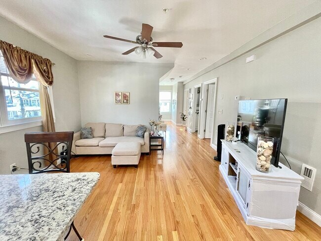 62 Lyndhurst St-Unit -2 in Boston, MA - Building Photo - Building Photo