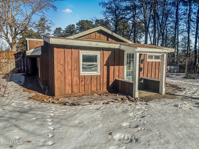 196 Luzerne Rd in Queensbury, NY - Building Photo - Building Photo