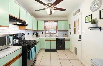 2340 W Mitchell Dr in Phoenix, AZ - Foto de edificio - Building Photo