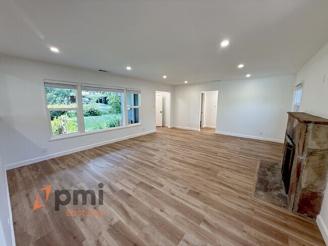 4570 Alhambra Way in Martinez, CA - Building Photo - Building Photo