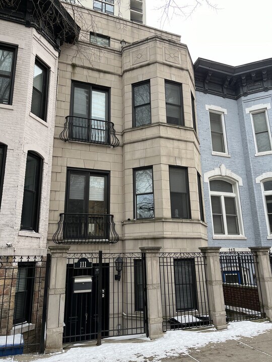 111 W Elm St in Chicago, IL - Foto de edificio