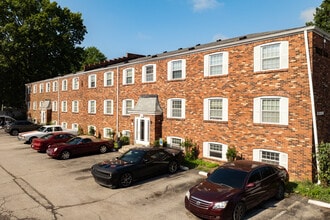 The San Jose Court Apartment Community in Louisville, KY - Foto de edificio - Building Photo