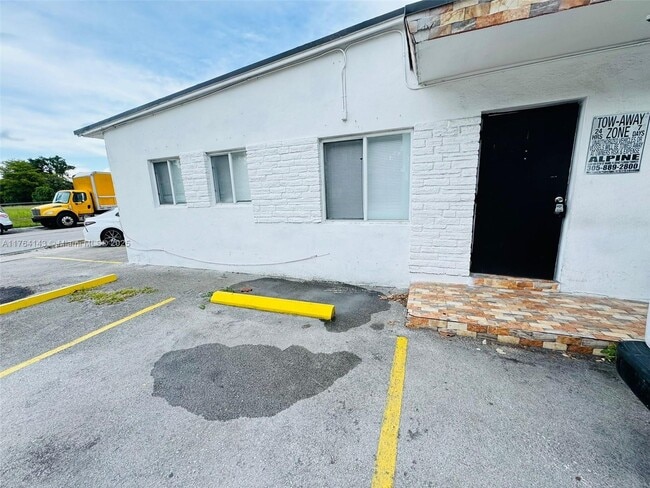 2900 W Flagler St in Miami, FL - Building Photo - Building Photo