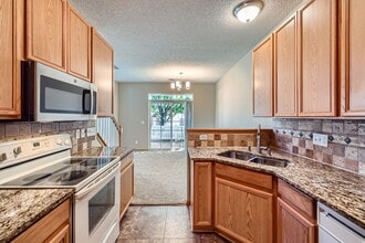 5398 172nd St W in Farmington, MN - Foto de edificio - Building Photo