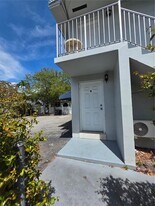 53 Esplanade Dr in Miami Springs, FL - Building Photo