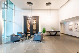 1055 Southdown Rd in Mississauga, ON - Building Photo - Building Photo