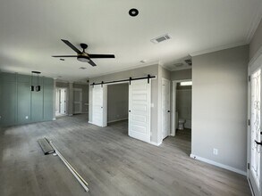 972 Xanadu E in Venice, FL - Building Photo - Building Photo
