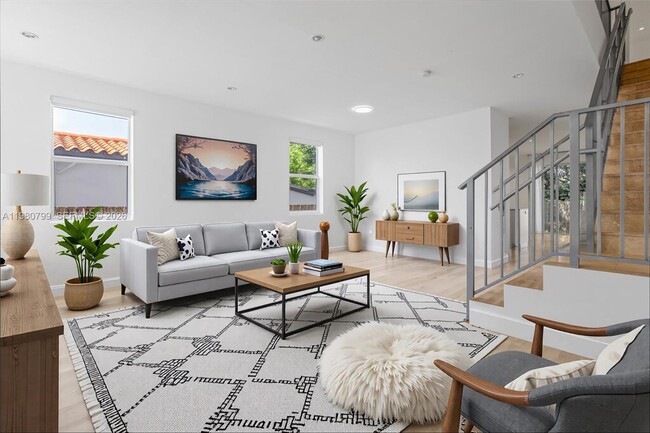 2786 SW 34th Ave in Miami, FL - Building Photo - Building Photo