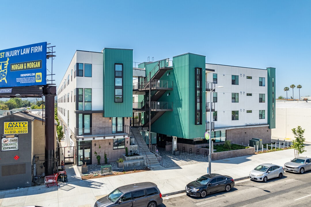 Palm Vista Apartments in Canoga Park, CA - Foto de edificio