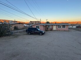 1385 Riverside Dr in Barstow, CA - Building Photo