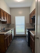 675 Gloria Dr, Unit 1 in Baton Rouge, LA - Building Photo