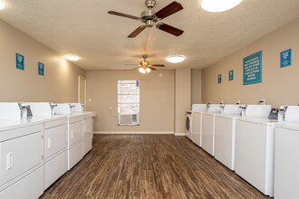 Devonshire Apartments in Baton Rouge, LA - Building Photo - Interior Photo