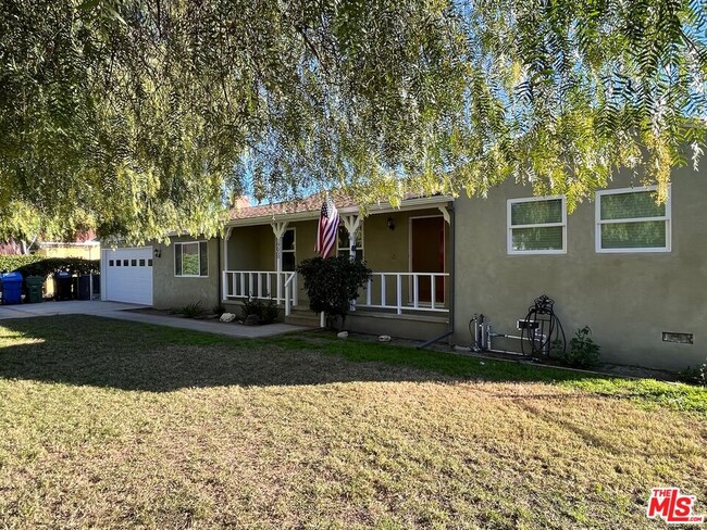 19550 Lorne St in Los Angeles, CA - Building Photo - Building Photo