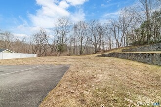 103 Martin Rd in Bristol, CT - Foto de edificio - Building Photo