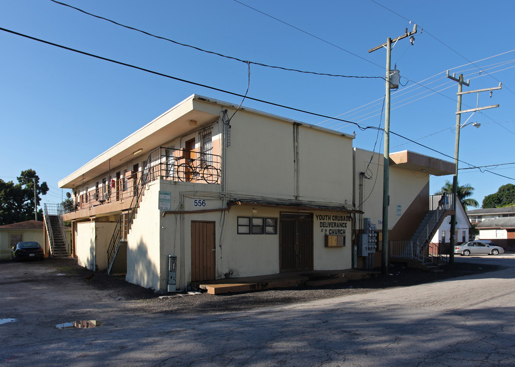 556-564 W Avenue A in Belle Glade, FL - Building Photo