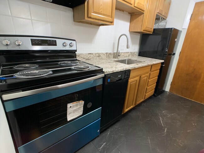 10 Commonwealth Ct, Unit 4 in Boston, MA - Foto de edificio - Building Photo